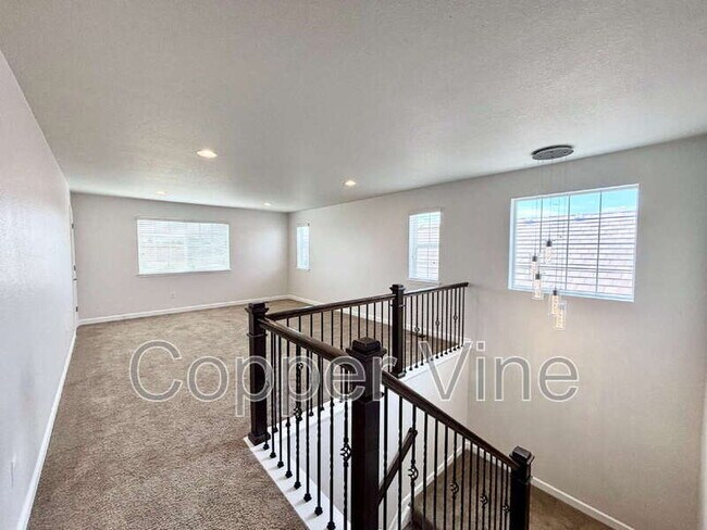 Building Photo - 3266 Yale Dr