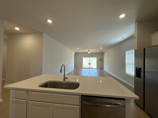 Building Photo - 280 Shangrila Wy