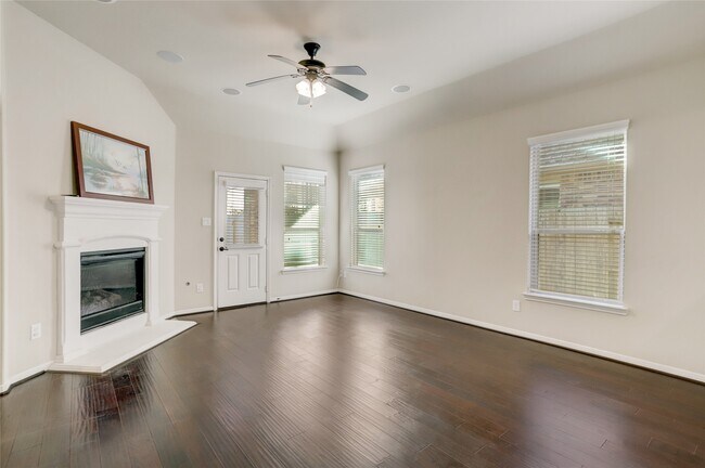 Building Photo - 624 Pedernales St