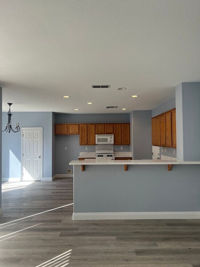 Building Photo - LOVELY REMODELED 4 BEDROOM HOUSE IN N. NAT...