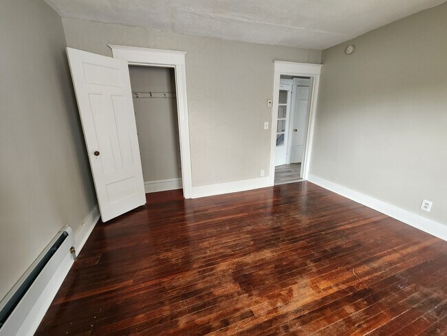 Building Photo - 325 Hazelwood Terrace