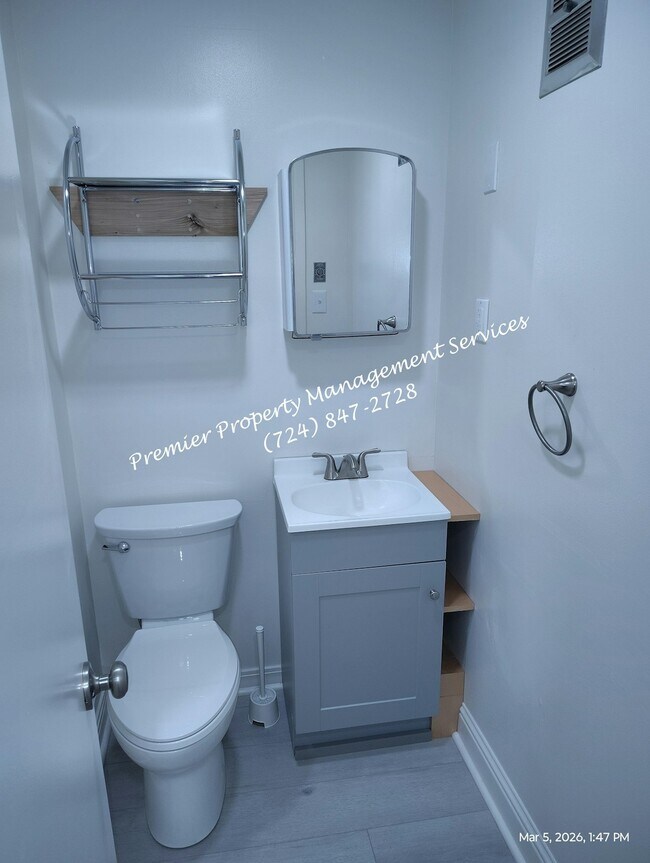 Building Photo - 906 Clyde St