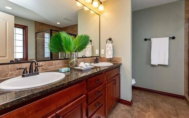 Building Photo - 8700 Wooded Point Dr