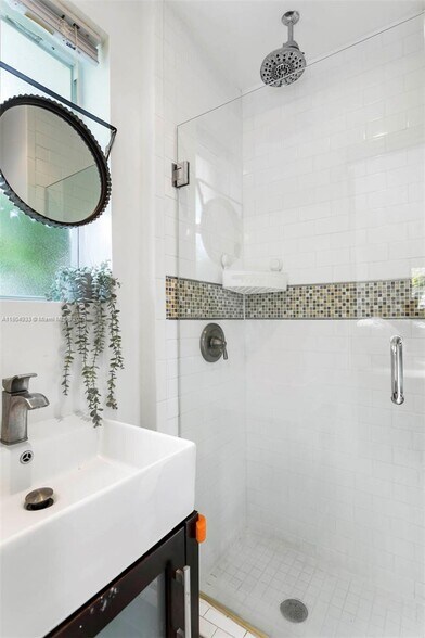 Building Photo - 6140 Pine Tree Dr