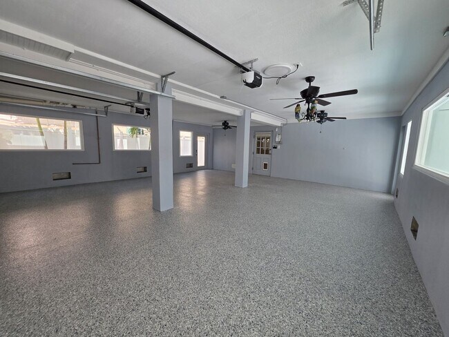 Building Photo - Downtown Gulfport - The Pineapple House