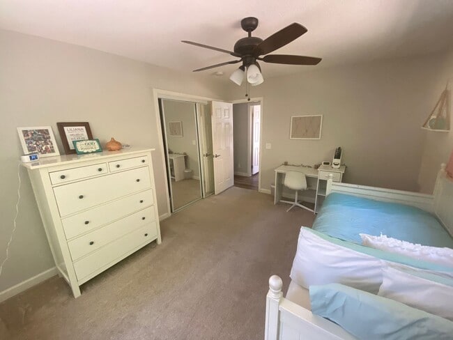 Building Photo - Beautiful 5 Bed, 2 Bath with Large Yard in Mount Helix!!