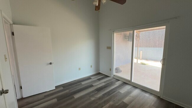 Building Photo - 1004 Minutemen Dr