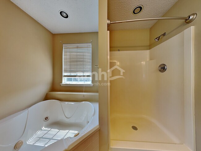 Building Photo - 209 Jones Rd