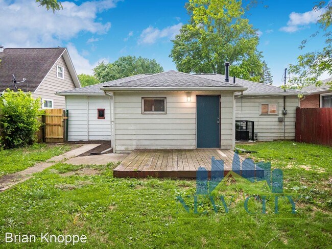 Building Photo - 3 br, 1 bath House - 1880 Vaughn St