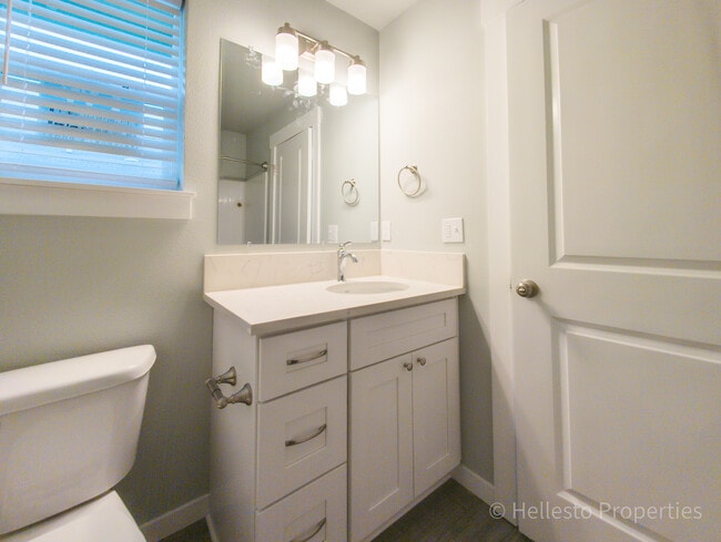 Building Photo - 2494 SW Coho St