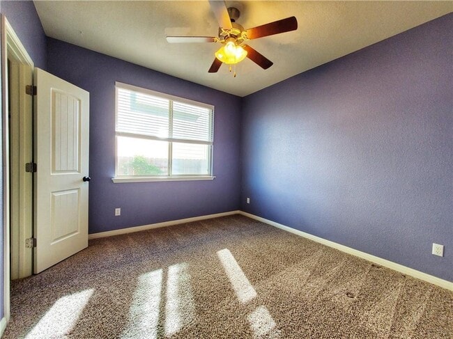 Building Photo - 405 S Brook Dr