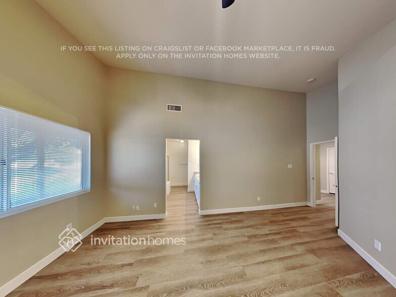 Building Photo - 710 S Catalina St