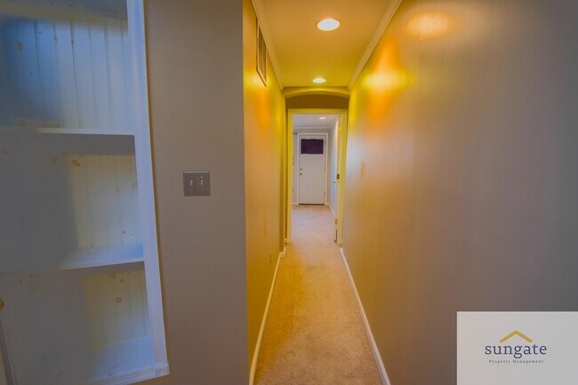 Building Photo - 615 S Glover St