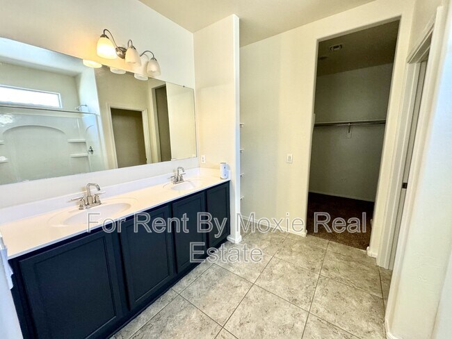 Building Photo - 2421 E San Borja Trail