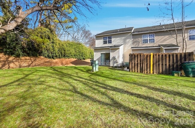 Building Photo - 1760 Forest Side Ln