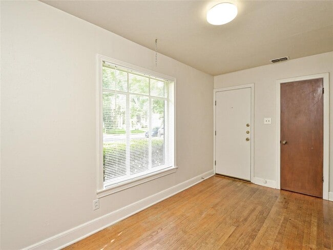 Building Photo - 1814 W 38th St