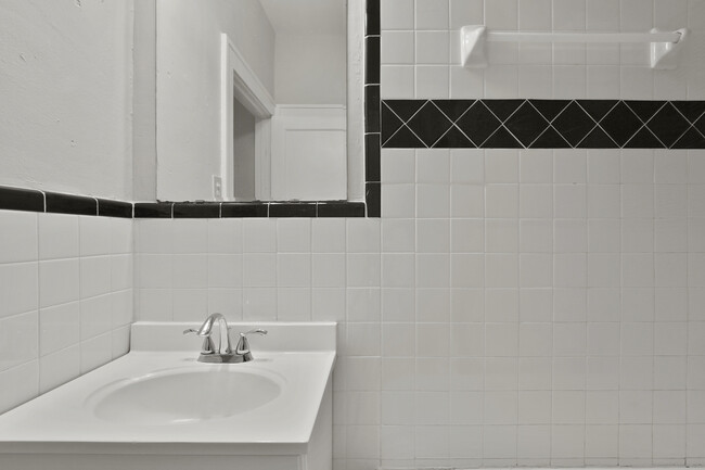 Building Photo - 5930 Velasco Ave