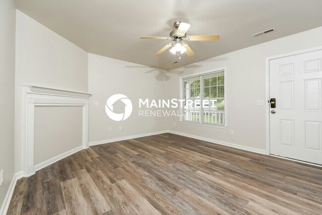 Building Photo - 3 Bedroom Pet-Friendly Home in GREENSBORO,...