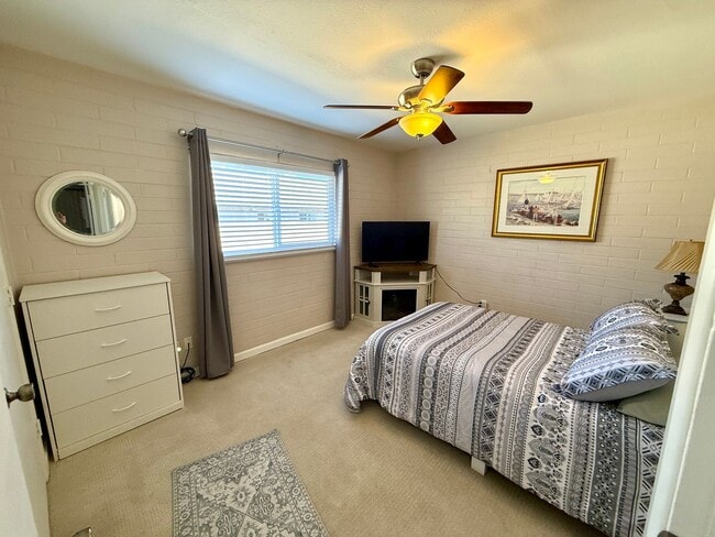 Building Photo - Furnished- Cute 2 Bedroom Home with Garage...