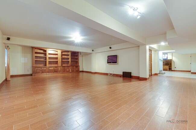 Building Photo - 339 Taft Ct