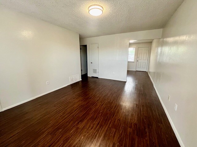 Building Photo - 920 N Leverett Ave