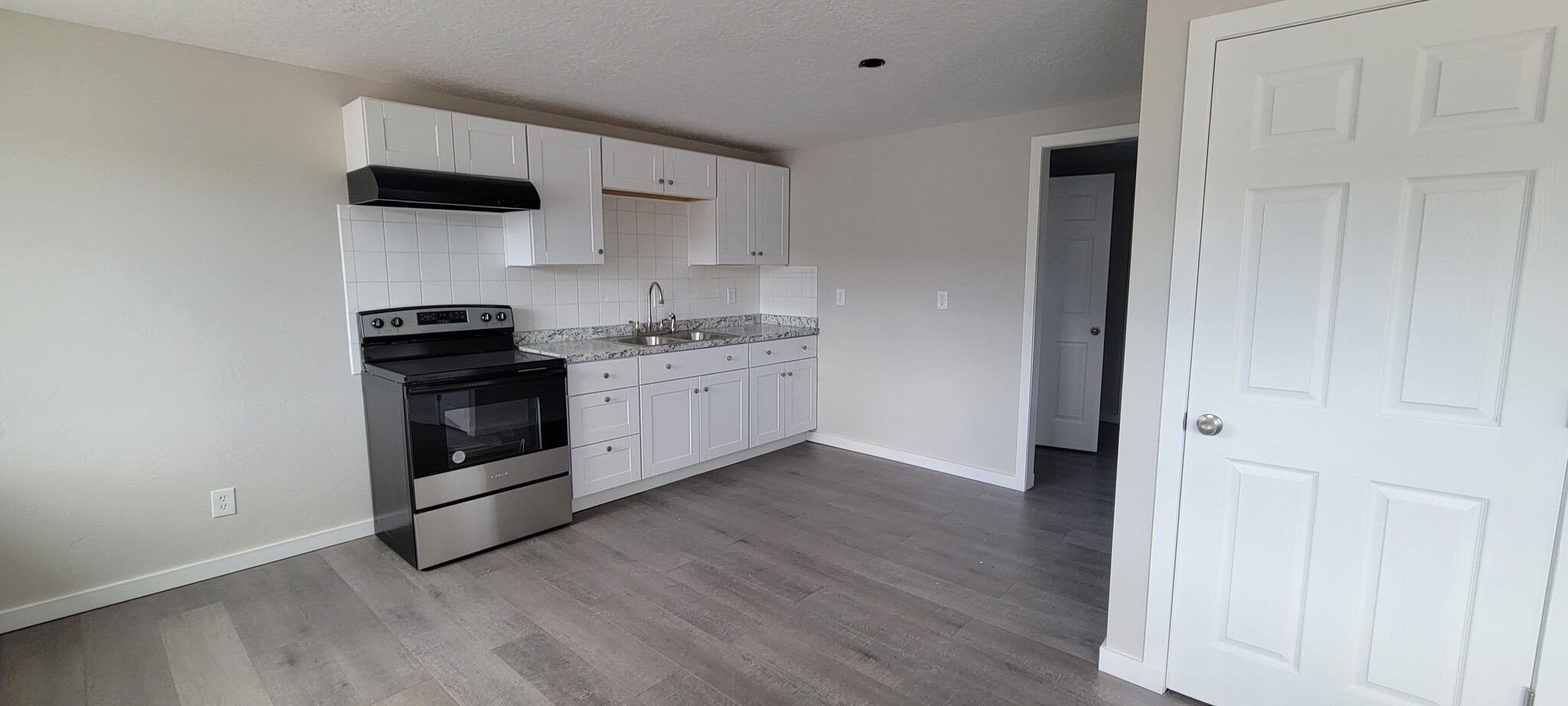 Beautifully remodeled kitchen - 254 E 500 N