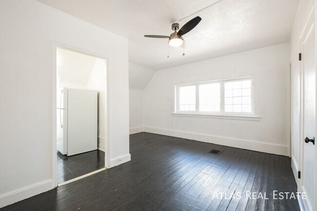 Building Photo - 1220 Corona St