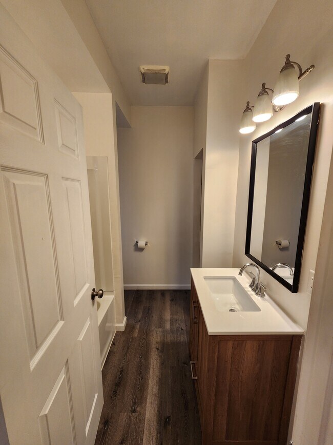 Building Photo - 4701 Elm St