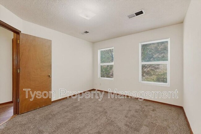 Building Photo - 1700 Violetas Rd NW