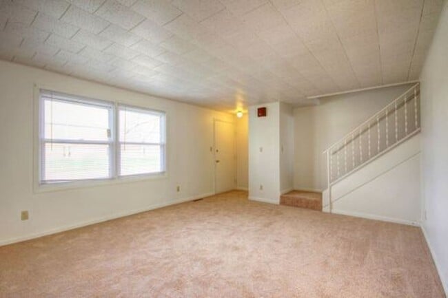 Building Photo - 1010 Crescent Dr