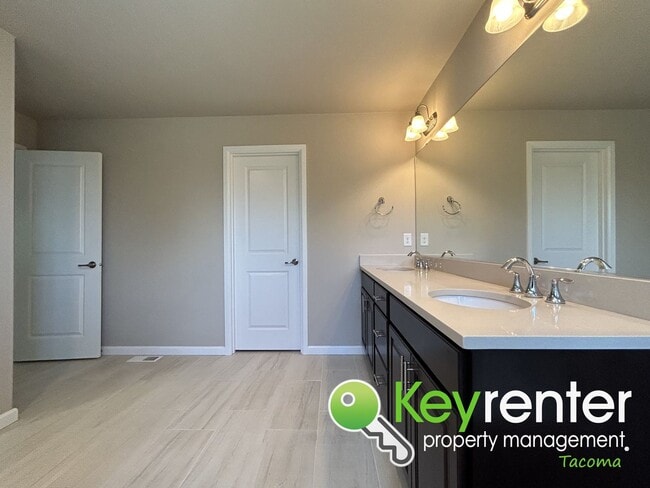 Building Photo - Spacious 5-Bed 3-Bath Home in Prime Northe...