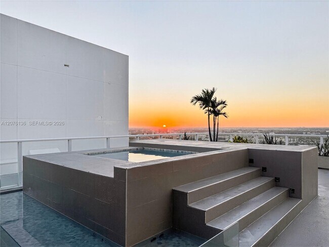 Building Photo - 2020 N Bayshore Dr