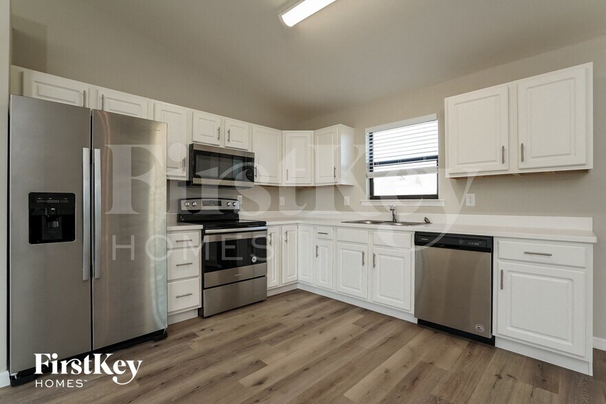 Building Photo - 3008 25th St SW