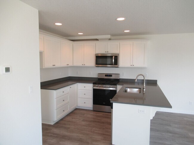 Building Photo - Three Bedroom Duplex Built in 2021