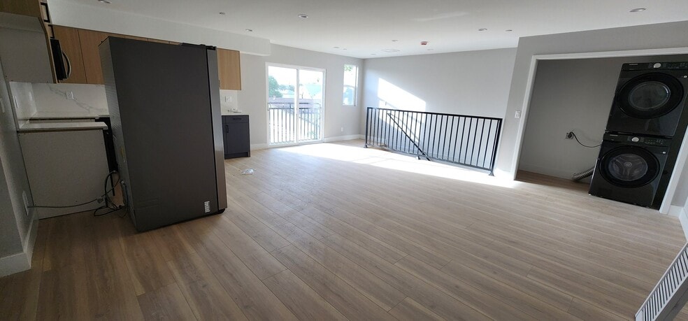 Building Photo - 5725 Klump Ave