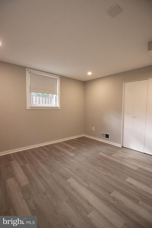 Building Photo - 102 Yeonas Dr SE
