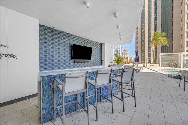 Building Photo - 275 1st Ave S