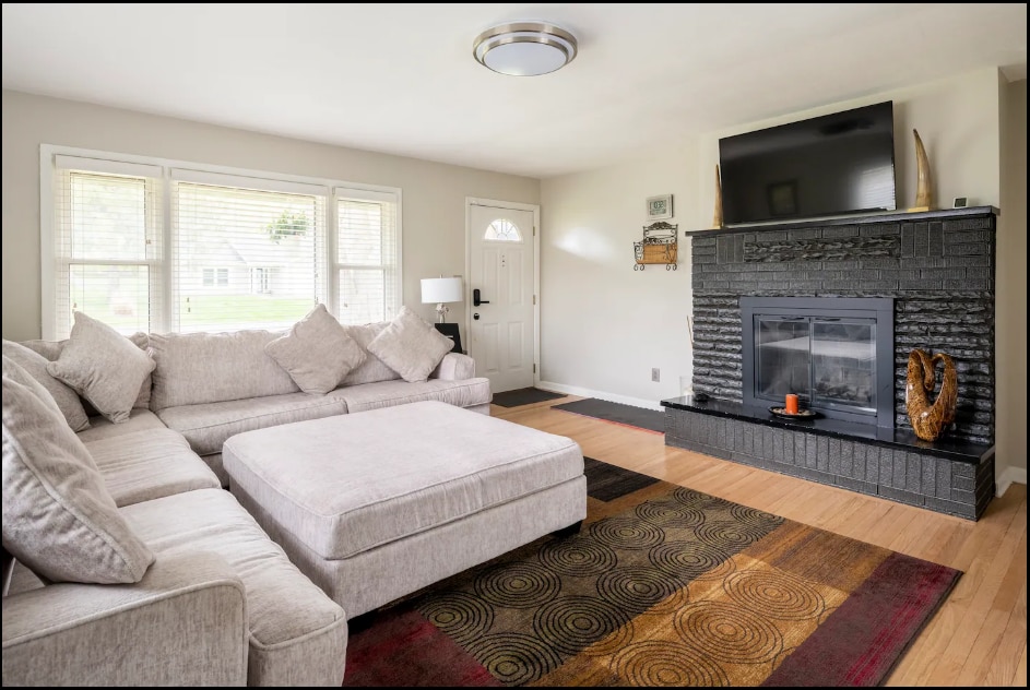 Building Photo - 1086 Meadow Dr