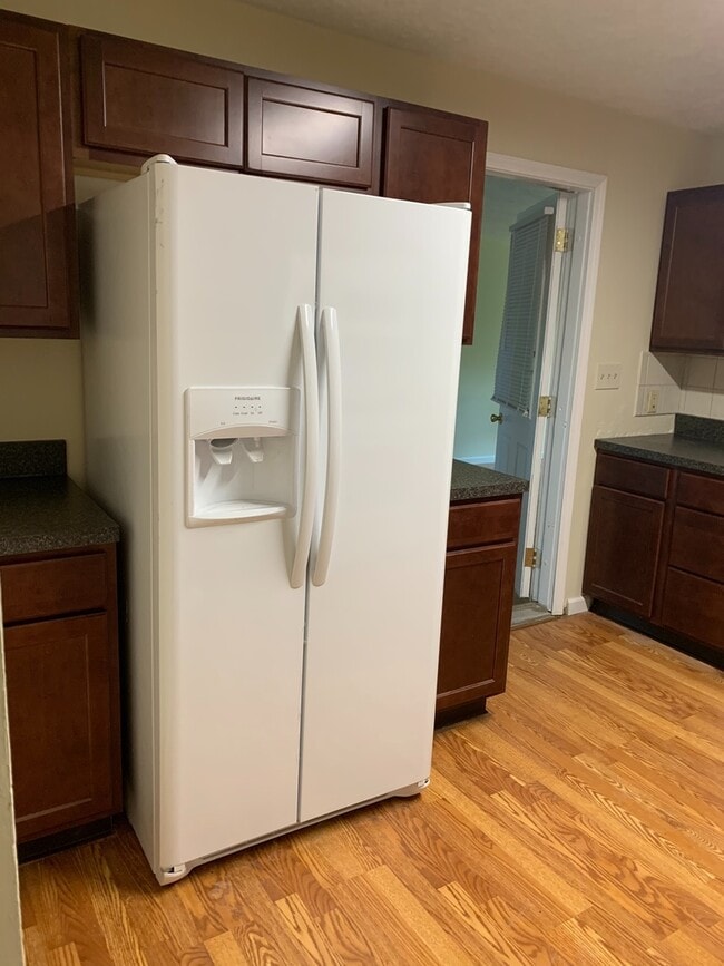 Building Photo - 8986 King Graves Rd NE