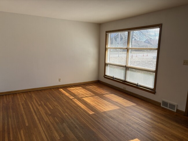 Building Photo - 326-328 E McPherson