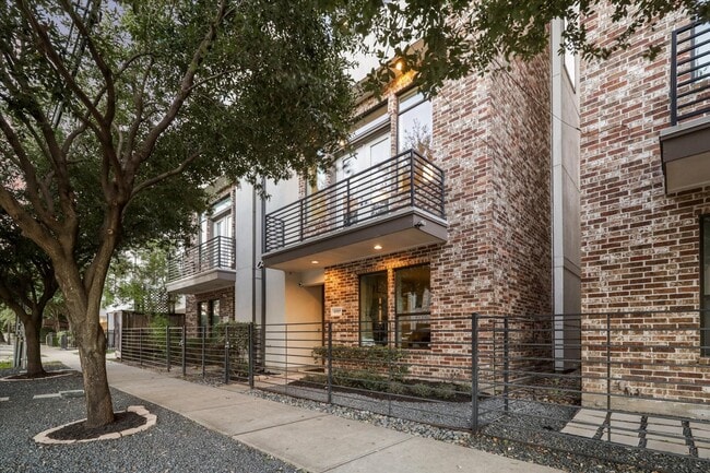 Building Photo - 1717 Silver St