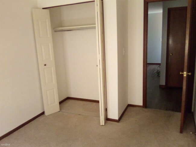 Building Photo - 2 br, 1 bath Duplex - 6111 Weiss St
