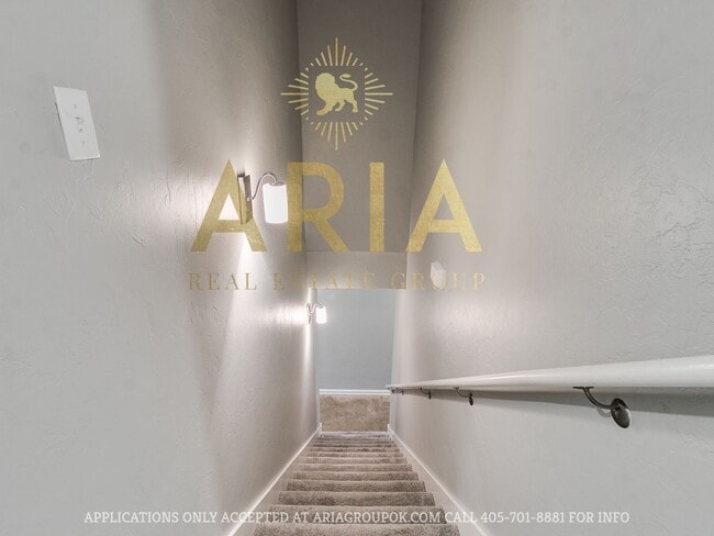 Building Photo - West Norman Urban Contemporary 3 Bed/2.5 Bath West Main Lofts Townhome Available Now!