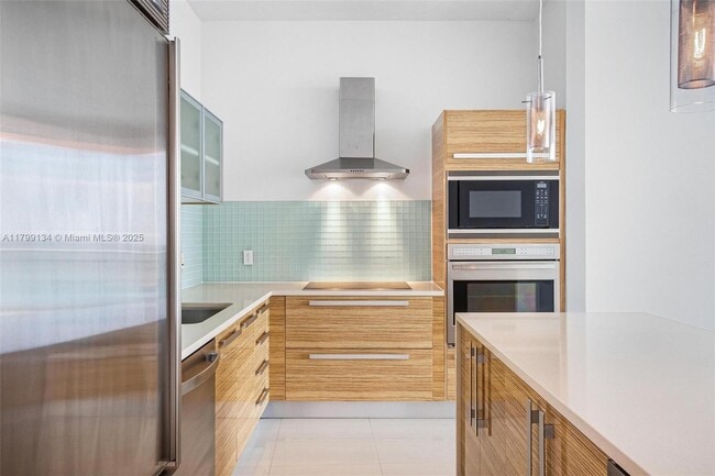 Building Photo - 2020 N Bayshore Dr
