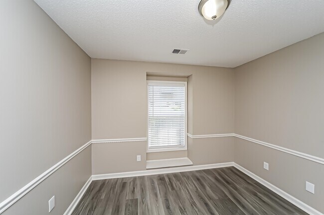 Building Photo - 6750 Lake Point Cir