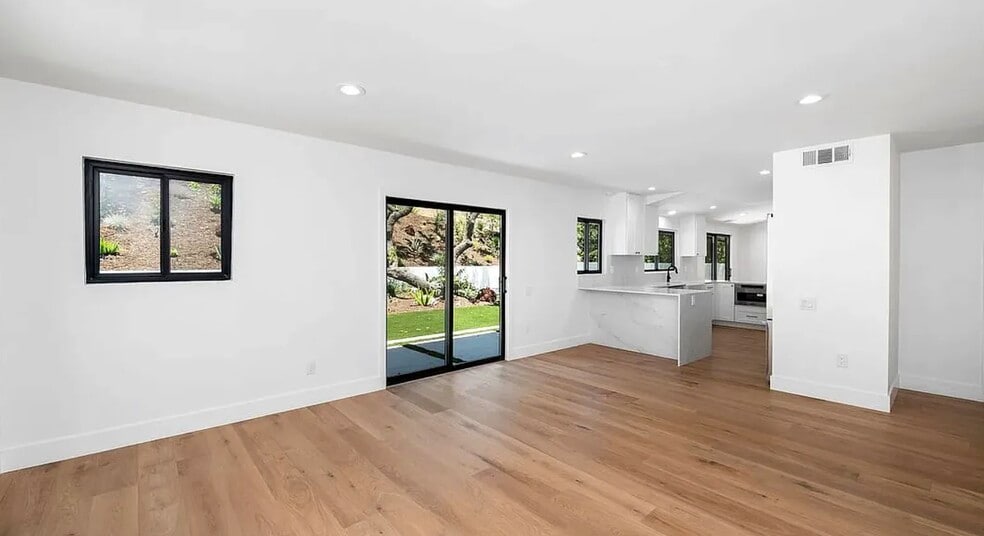 Building Photo - 17163 Clemons Dr