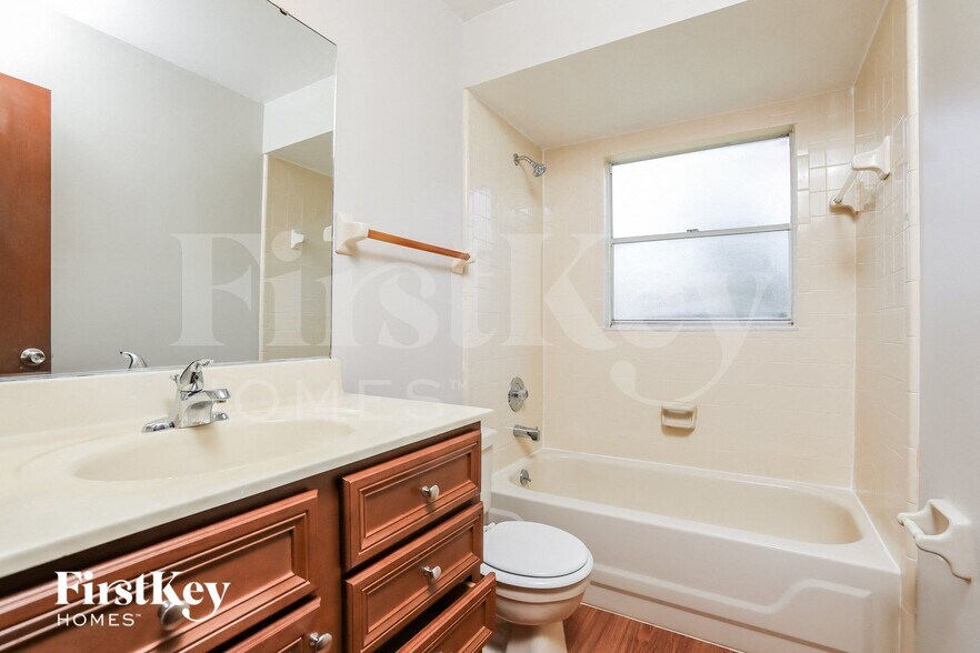 Building Photo - 104 Hazel Blvd