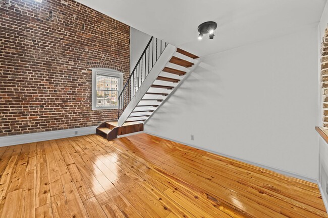 Building Photo - Available now. Awesome 1 BR/1.5 BA Apartme...