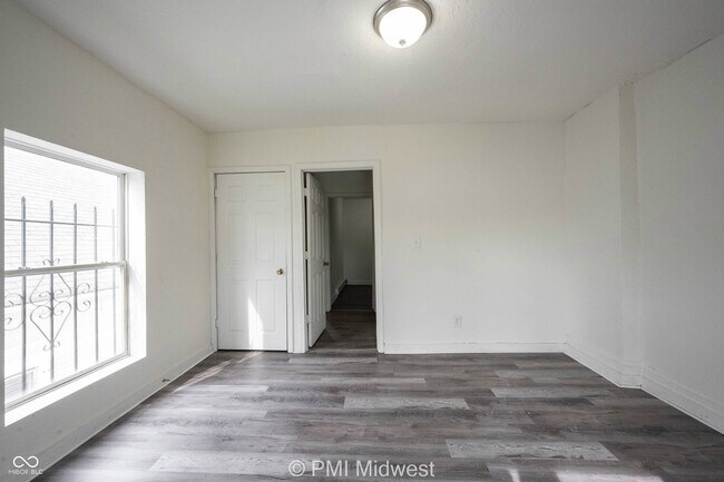 Building Photo - 238 N Beville Ave