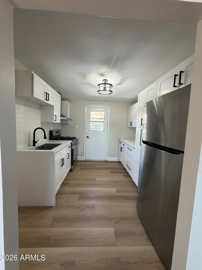 Building Photo - 909 S Kenwood Cir